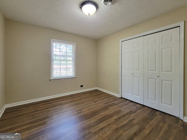 Building Photo - 109 Hilltop Cir