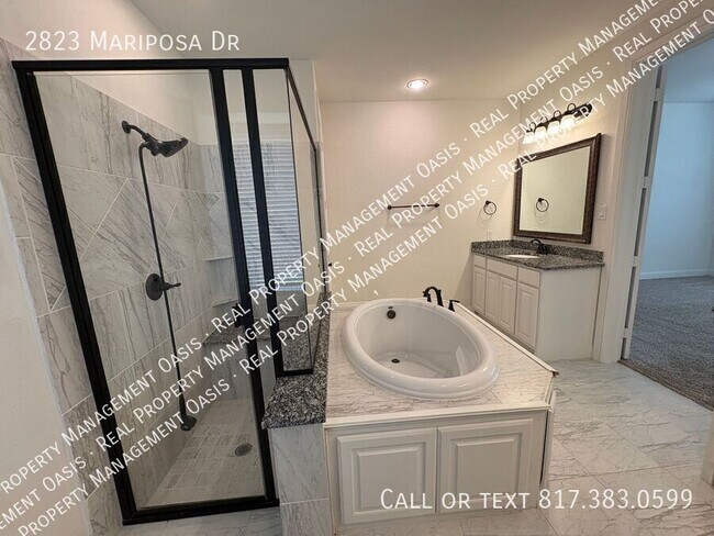 Building Photo - 2823 Mariposa Dr