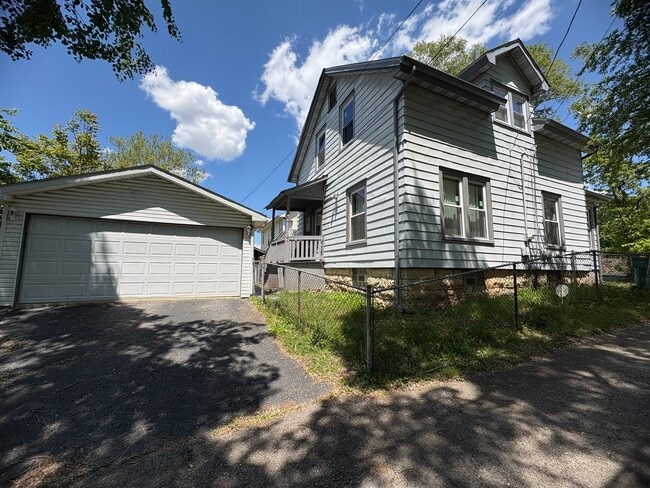Building Photo - 205 Rowell Ave