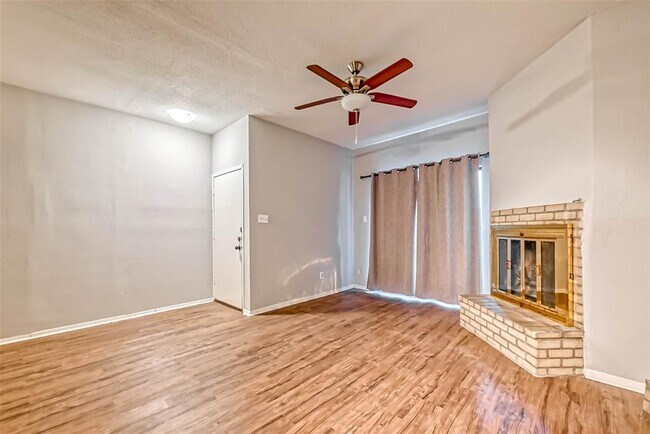 Building Photo - 9009 Richmond Ave.