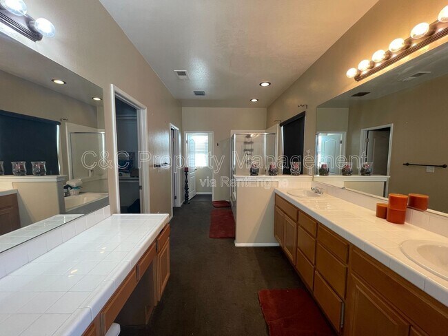 Building Photo - 176 Nightfall Rd