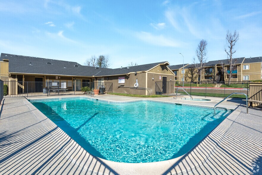 Primary Photo - Windscape Village Apartments