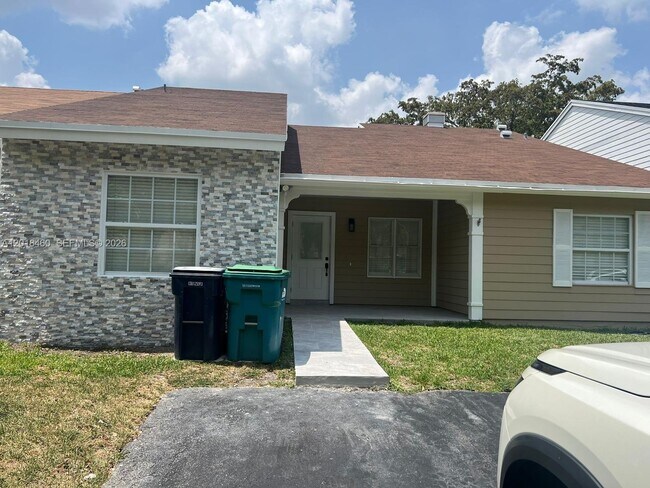 Building Photo - 14530 SW 142nd Ct Cir