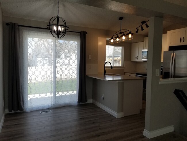 Building Photo - 2058 Sumac St