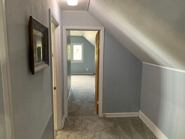 Building Photo - 4 Bedroom Single-Family House in Shorewood