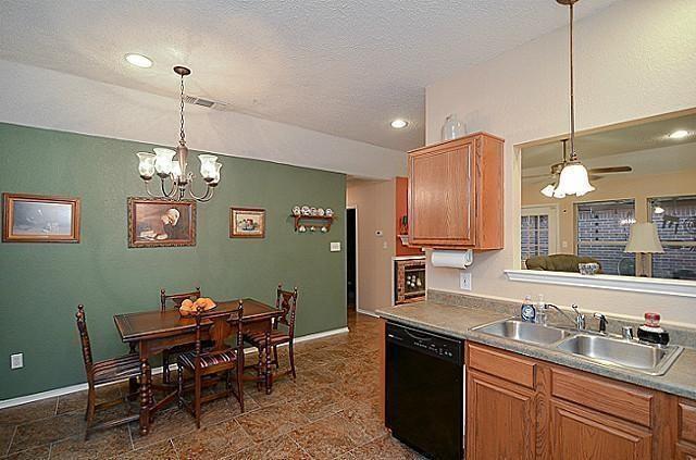 Building Photo - 3112 Fairfield Dr