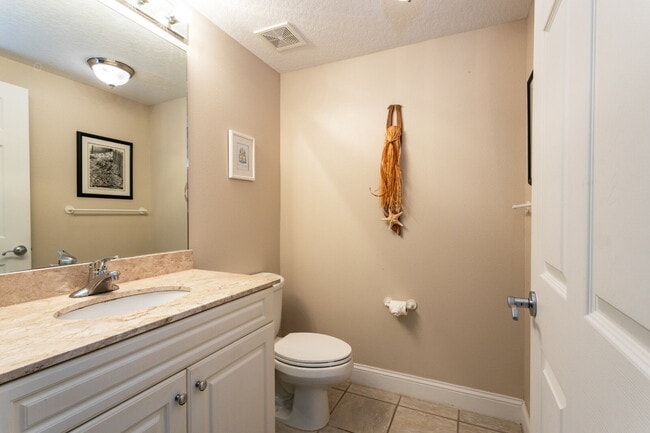 Building Photo - Stunning 8th-Floor Oceanview Condo – 3 Bed, 2.5 Bath