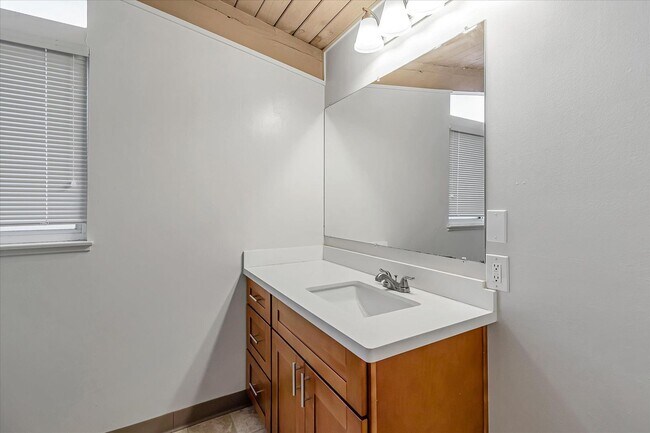 Building Photo - 3 Bedroom 2 Bath Home located in Palo Alto's Palo Verde Neighborhood!
