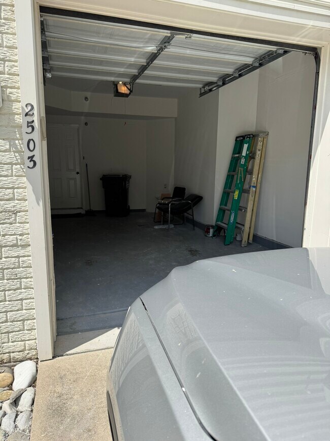 Building Photo - 2503 Eastbourne Dr