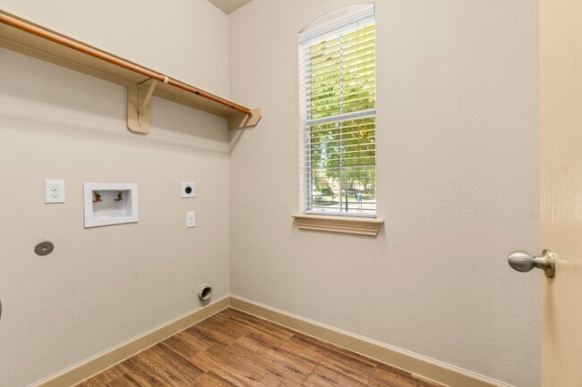 Building Photo - 21522 Daylily Hills Dr