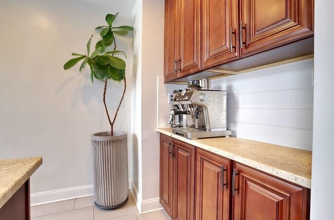 Building Photo - 100 Prospect St