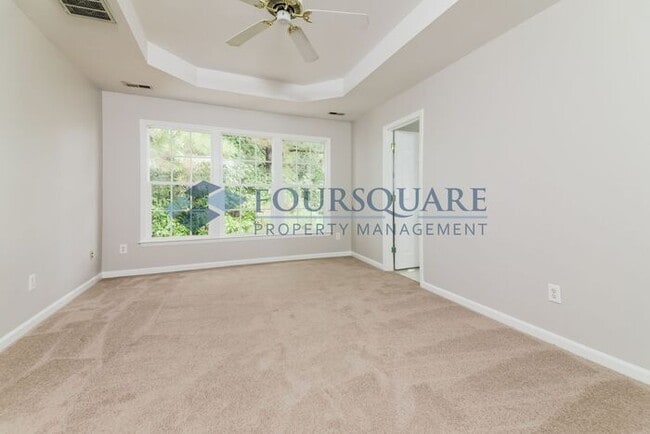 Building Photo - Spacious 4-Bed Home with Double-Height Cei...