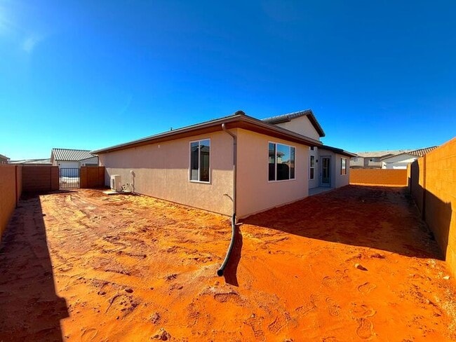 Building Photo - New 3 bed, 2.5 bath with 2 car garage home