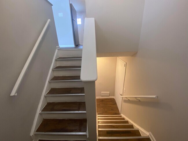 Building Photo - 5970 Almina Dr