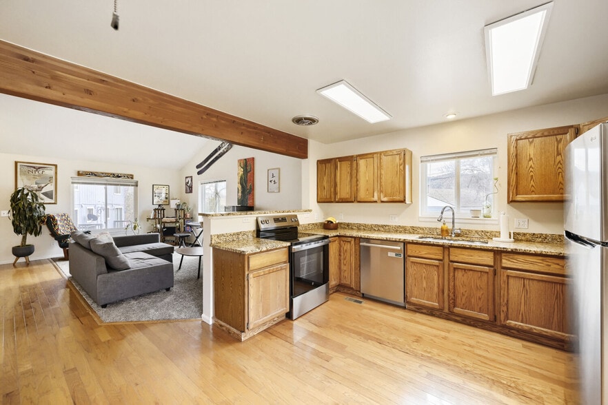 Kitchen - 1547 Secrest Ct