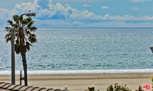 Building Photo - 141 Hollister Ave