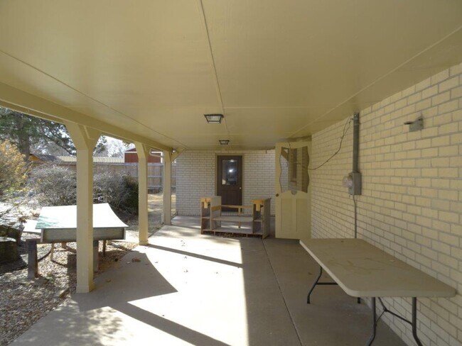 Building Photo - 1122 W Cypress St