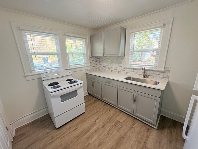 Building Photo - 104 Freeze Ave NW