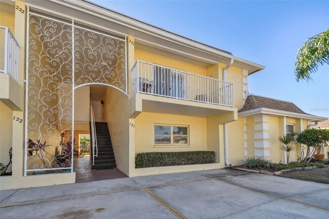 Building Photo - 610 Indian Rocks Rd N