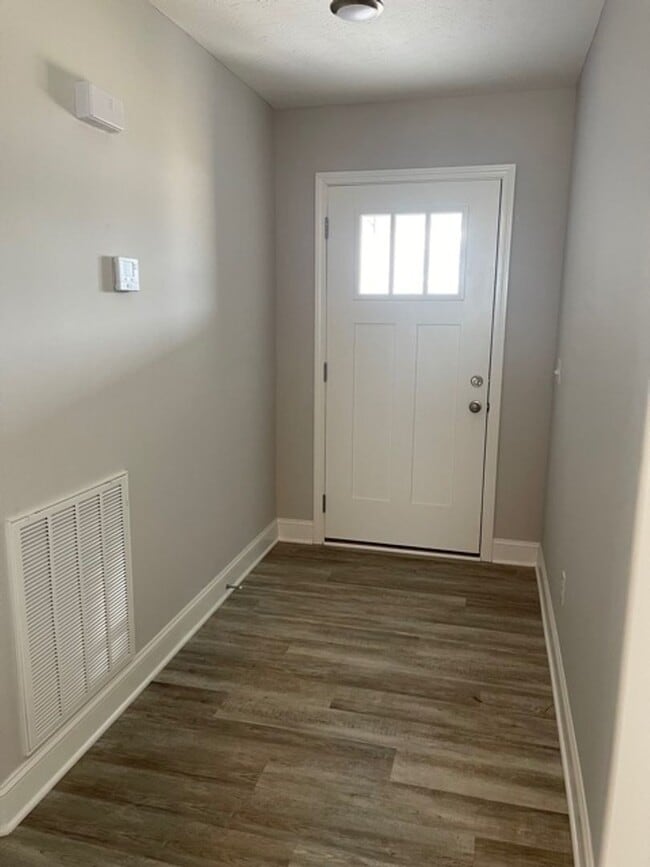 Building Photo - 488 Labrador Dr