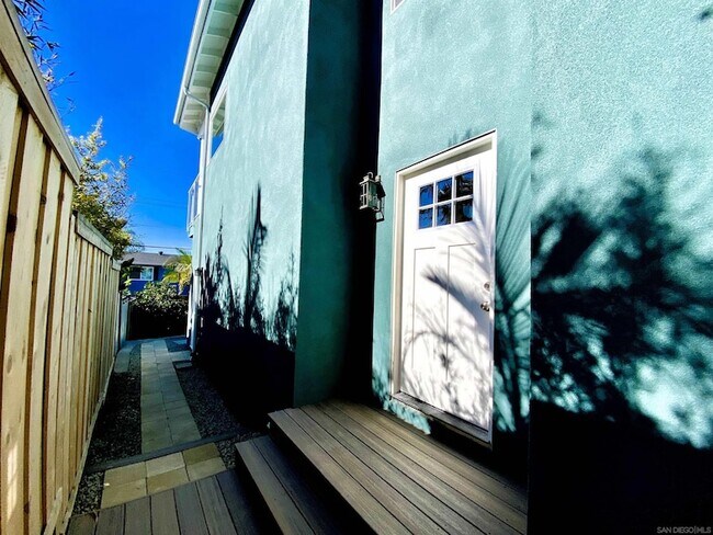 Building Photo - 1305 Blue Sky Dr