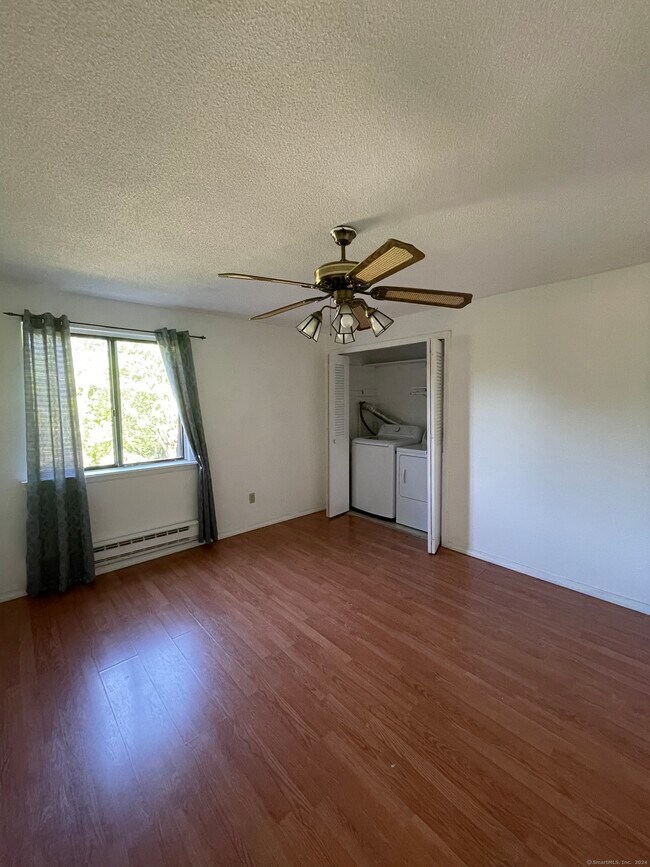 Building Photo - 11 King Arthur Dr