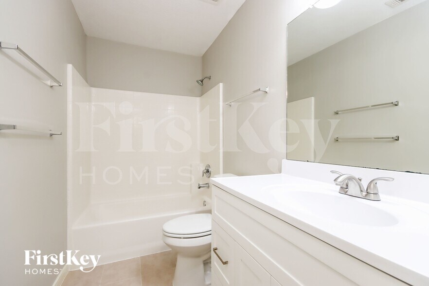 Building Photo - 31306 Hilldale Park Ct