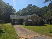 Building Photo - Beautiful Home Just Hit the Market