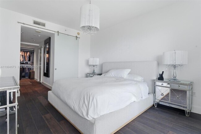 Building Photo - 900 Biscayne Blvd