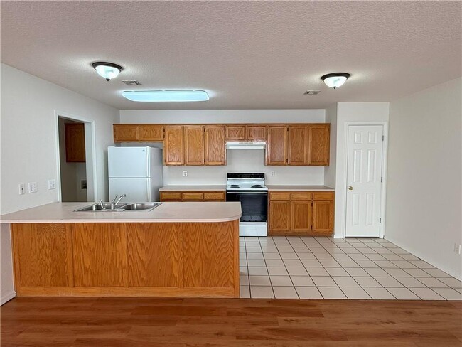 Building Photo - 3 Jonquilla Way