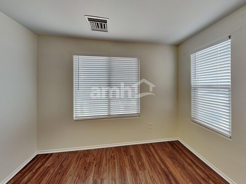 Building Photo - 10558 E Native Rose Trail