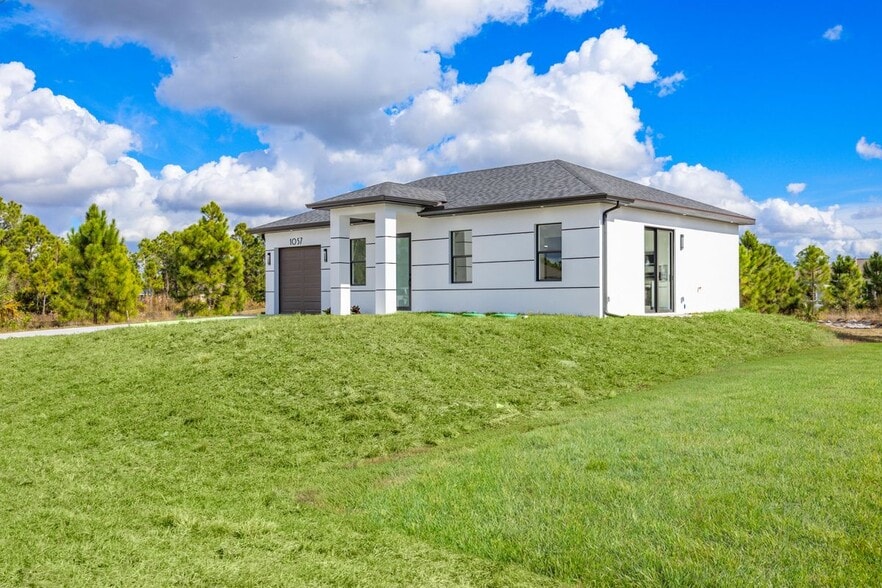 Building Photo - 1057 Halby Ave S