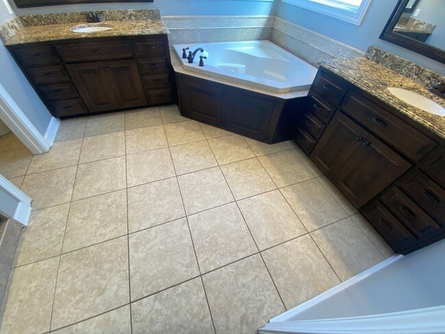 Building Photo - 5048 Planters Crossing