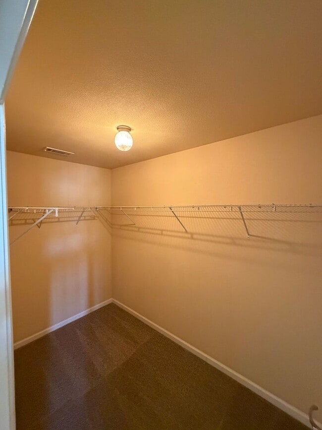 Building Photo - 148 Iron Horse Dr E