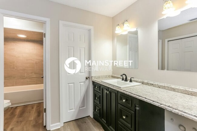 Building Photo - 3 Bedroom Pet-Friendly Home in MIDDLEBURG, FL with Main Street Renewal