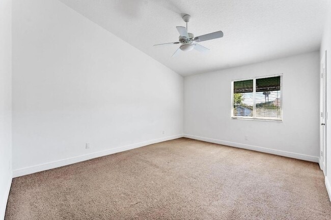 Building Photo - 2469 NE 14th St