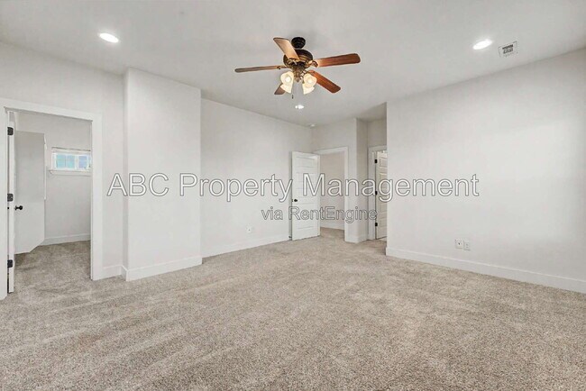 Building Photo - 3110 SW Riverstone Ave