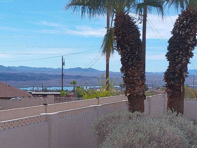 Building Photo - Entertainers Delight Beautiful Pool home Available May 12 to Sept 15, 2026