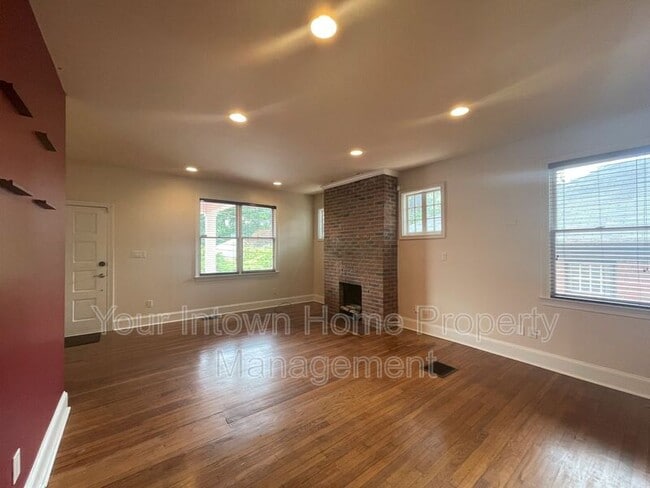 Building Photo - 639 Somerset Terrace NE