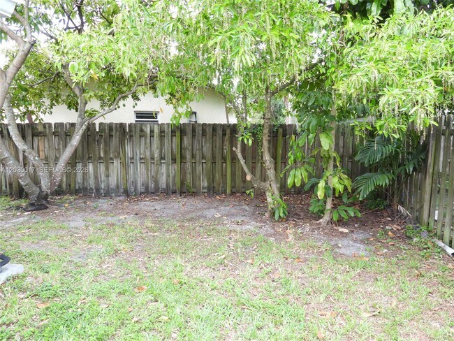 Building Photo - 9331 NW 33rd Manor