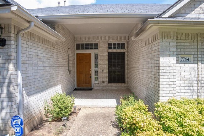 Building Photo - 7764 Yaupon Dr