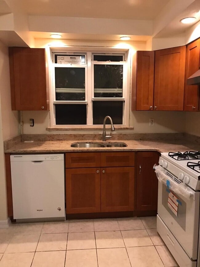 Building Photo - 808 Blake Ave