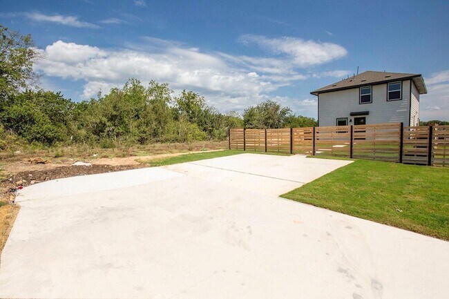 Building Photo - 331 Bugbee