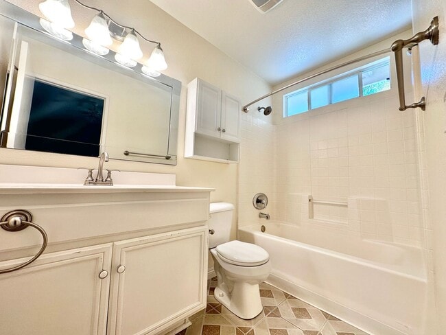 Building Photo - Gorgeous Eastlake Home in a Highly Sought-After Community!!