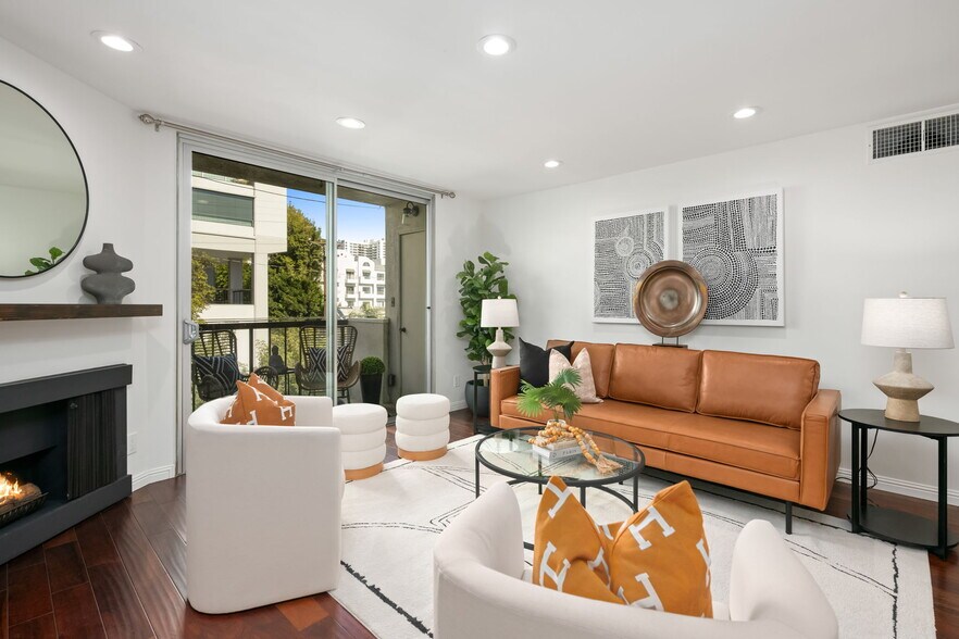 Building Photo - 8530 Holloway Dr