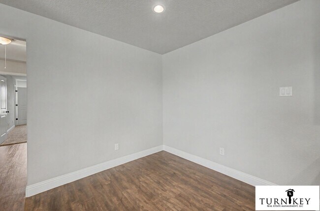 Building Photo - 141-143 Crossbow Ct.