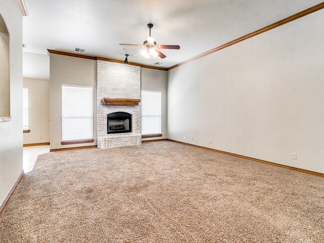 Building Photo - 15609 Traditions Dr