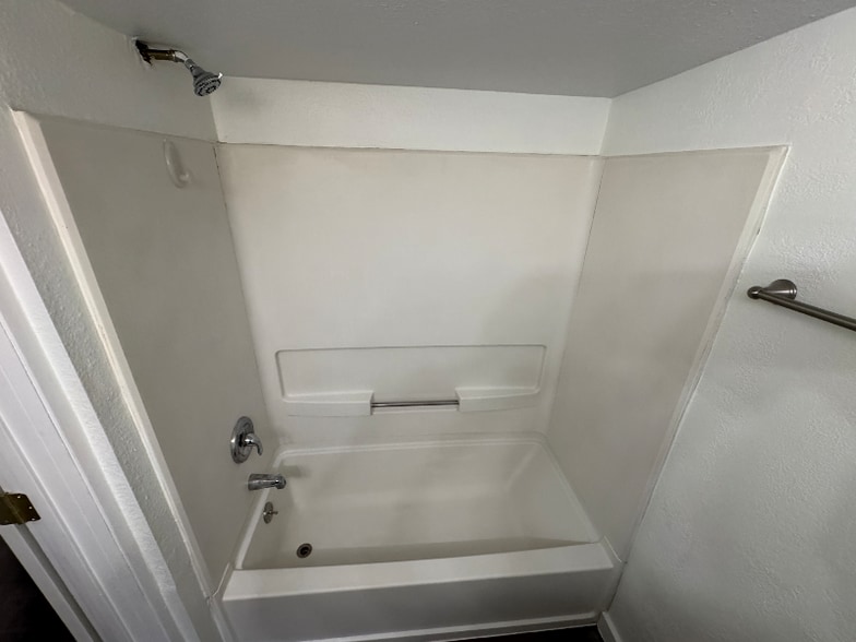 Building Photo - 000 Vine St