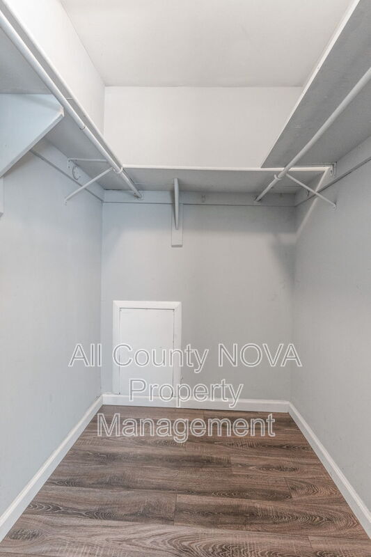 Building Photo - 2303 Olson St
