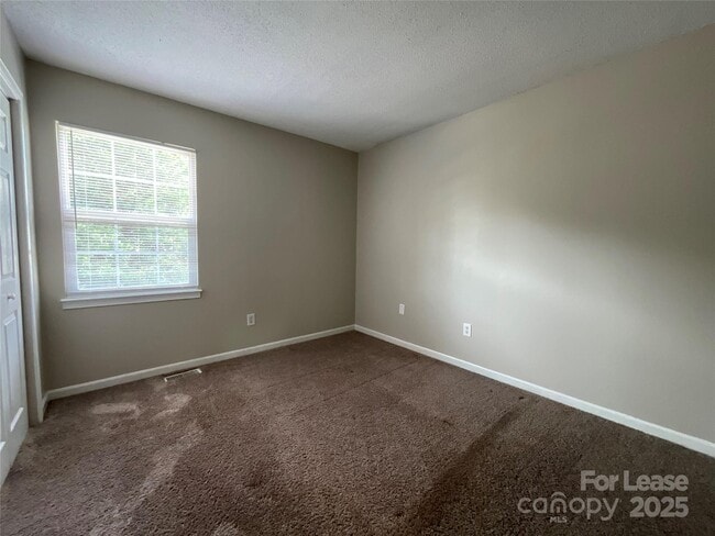 Building Photo - 8913 Hunter Ridge Dr